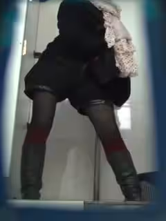 商場廁拍 姐妹在廁所聊天
