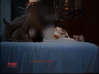 漂亮美女白領,約出來一起吃飯看电影後忽悠到酒店干她,美女激烈反抗,扒掉褲子插進去後瞬間被征服