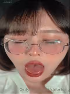 眼鏡娘，反差感強。