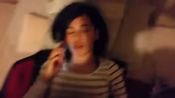 女友在講電話還是照干不誤啊