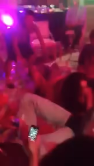 土豪的包廂內狂歡