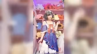角色扮演可愛美少女為了增加粉絲出賣肉體的白雪公主