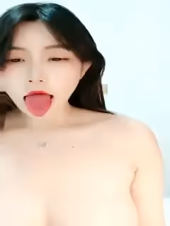濃妝大紅唇，真空紫色毛衣袒胸露乳橘色丁字褲，豐滿大奶亂顫，道具插穴第03集