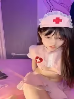 你的04女友，全程露臉護士情趣裝讓渣男玩弄，吃奶摳逼又舔穴，道具抽插口交大雞巴，讓小哥各種姿勢爆草浪叫第01集