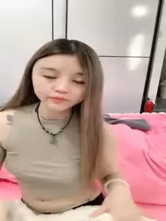 滿身紋身的渣女露臉跟小哥啪啪性愛，敞亮刺激玩的開，親小嘴舔雞巴刮逼毛，無套爆草蹂躪玩弄騷奶子叫聲好騷第01集