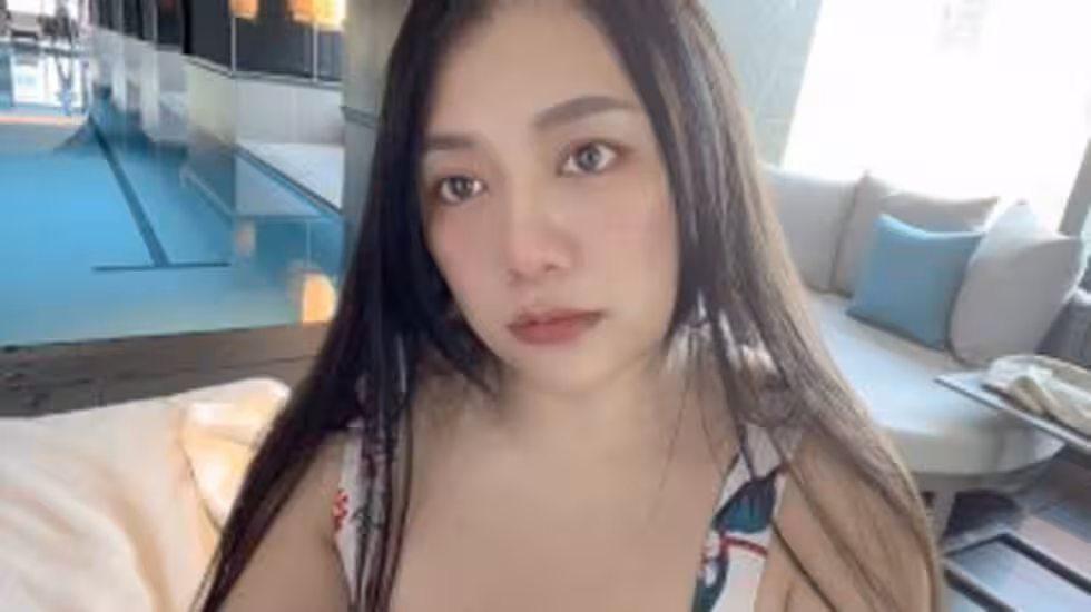 台灣SWAG美女Daisybaby 泳池把到大奶正妹！帶回房間無套顏射!的...