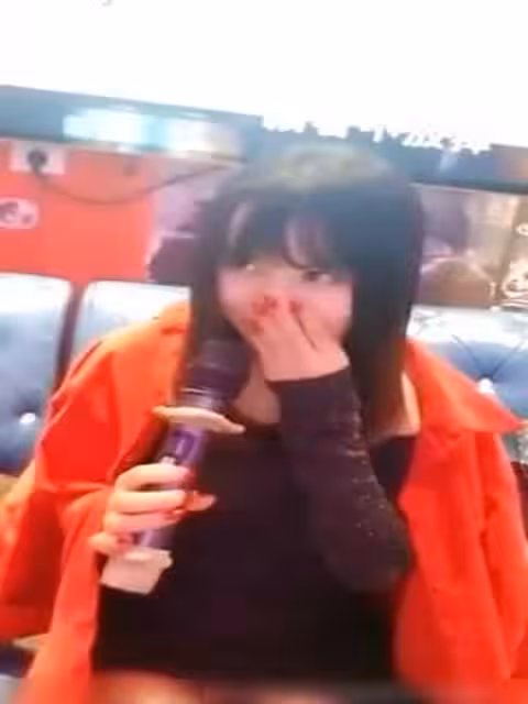 【國產】瞅著很眼淑的童顏大奶美眉撕破絲襪和粉絲炮友在KTV的