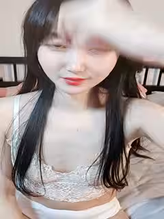 模特身材新人大眼女神，全裸自慰揉奶子，原生態逼毛，掰穴特寫白帶流出第05集