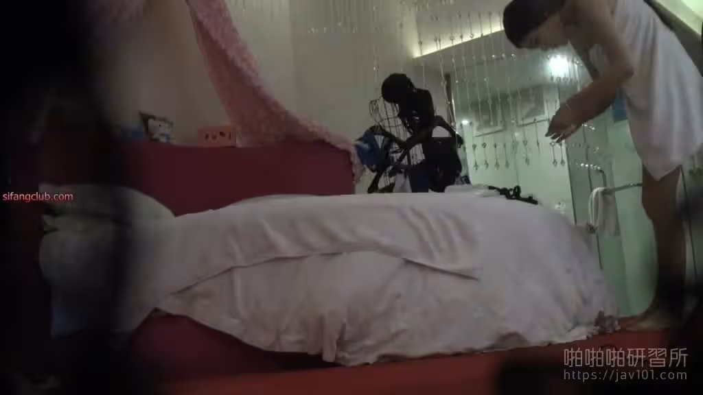 北京極上素人-奶子很肥的模特兒這下被看光光了 11