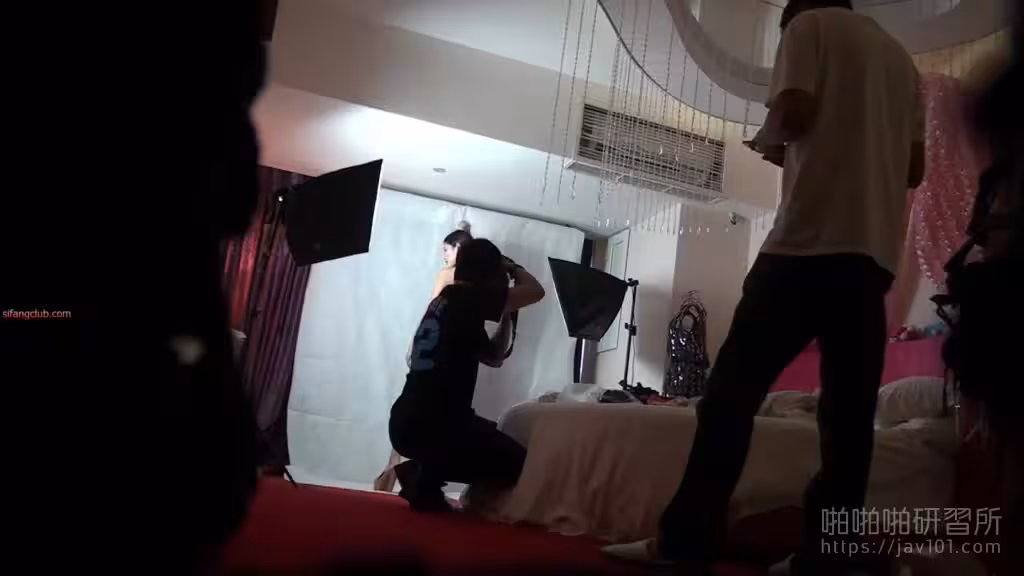 北京極上素人-奶子很肥的模特兒這下被看光光了 9
