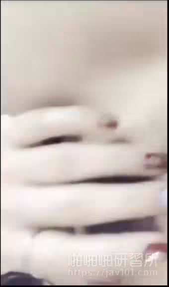 自己的水有甚麼不敢舔的? 狂野妹子潮吹後直接沾一口嘗嘗