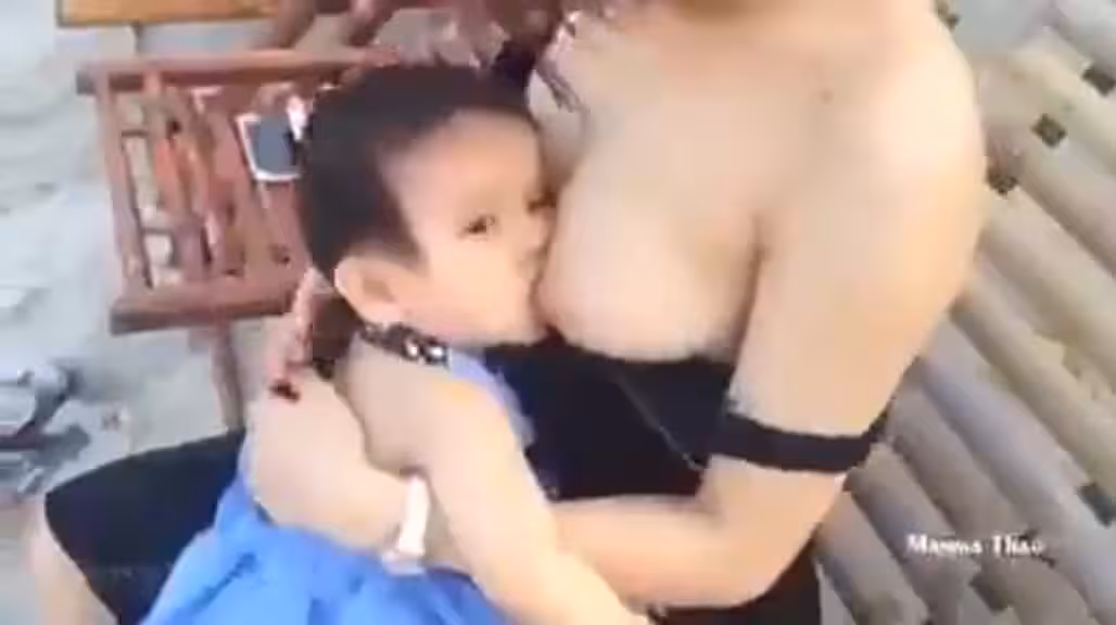 有巨乳媽的孩子吃很好！辣媽哺乳影片被人上傳﹗嬰兒越吸越深讓人羨慕