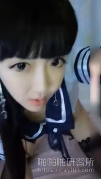 養了許多粉絲的童顏女主播 穿上水手服高潮大秀噴許多水
