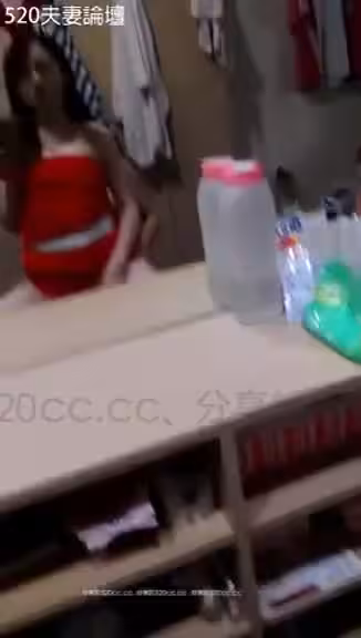 情侶在更衣室換兔女郎裝就直接做愛 背後插得好深唷~
