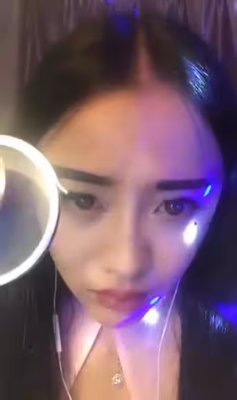 喝茫了就三點全露？巨乳小模發酒瘋！露出兩顆性感帶還不夠！加碼外露三角地帶
