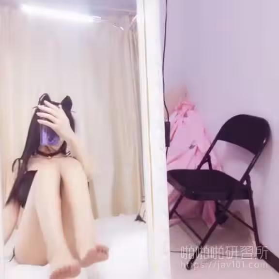 小喵喵願做你的私人玩物小視頻 2
