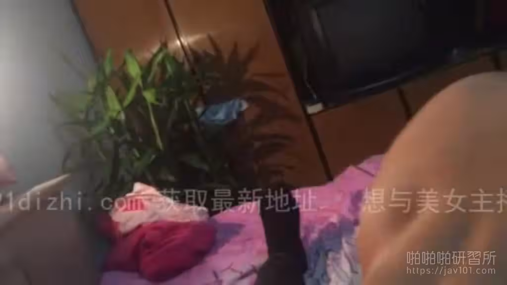 穿條內褲在眼前不停誘惑 還能不幹死她嗎?