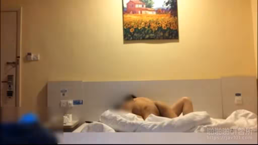 獨自散心旅遊小少婦半夜寂寞約一發  站著從後干感覺特別會夾