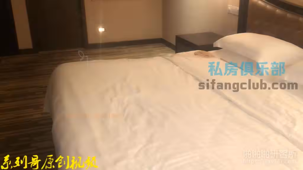 女上司平常淫蕩的樣子 我們可是看得一清二楚超欠干