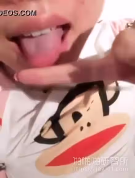 小妹妹黃X慈寂寞唱著歌想找人陪