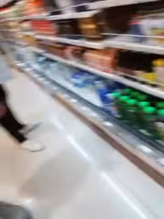 光著屁股逛超市