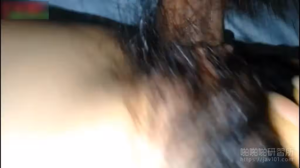 一直挑逗女同事他都沒生氣  撕開她絲襪後發現是蝴蝶逼當然內射不放過