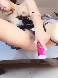 黑絲紅高跟的小少婦自慰流了一地水