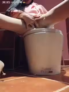 高顏值女神廁所發情自慰