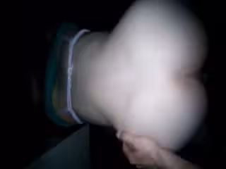 朋友清純漂亮的大二表妹在一起吃過幾次飯送點小禮物後順利約出來