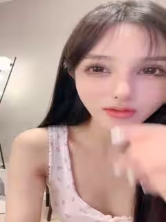 超美網紅臉女神妹子，性感白絲比基尼，身材超棒，人間尤物椅子上特寫白虎穴第03集
