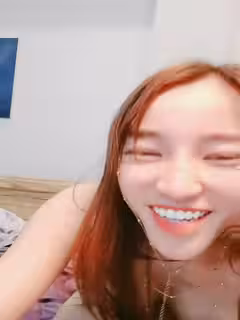 顏值不錯的黑絲少婦全程露臉激情大秀，奶子比心真騷啊，道具抽插騷穴呻吟表情好騷，掰開逼逼看特寫高潮不斷第03集