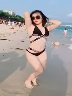 比基尼美女沙灘熱舞