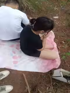 山上小樹林野戰【天天都要干】掛在樹枝上操後面操站著操！~~~✨✨✨--藍天白雲，翠山草地間，淫亂交合第01集