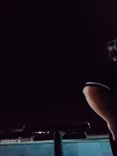 戶外群戰騷逼少婦，全程露臉大廣場真空裝，逼里塞著跳蛋玩弄大黑牛，讓小哥吃奶玩逼，後入爆草大騷屁股刺激第01集