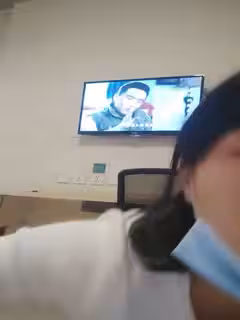 【在線】放假了學院派美女主播小琪戶外勾搭個秒射男開房太丟人了