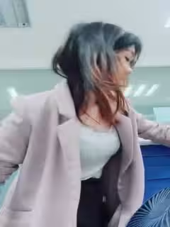 清純小野喵】在外資公司上班美麗小姐姐~上班偷偷直播!~！！✨✨✨--無聲音時是主播關的，怕泄露公司機密_20220525_144102第01集