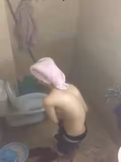 偷怕小姨子洗澡