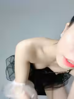 唇紅齒白顏值妹子露臉自慰，特寫極品鮑魚一線天白虎第02集