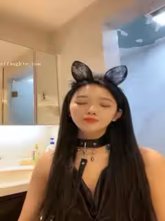 諾寶無敵❤️：我性癮啦，想要的時候震動棒沒電了我靠，只能換跳蛋，塞進里震得高潮臉上神奇很是享受！第02集