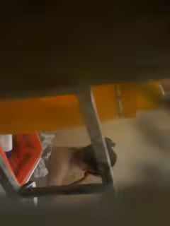 窗外近距離偷窺隔壁租房在超市上班的小妹洗澡這身材沒說的這天然