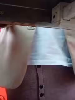悶騷的超市老闆娘露臉看著店發騷，招呼走顧客就跟狼友互動，漏出騷奶子給狼友看，穿著情趣絲襪好誘惑真騷第01集