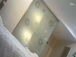 緊身裹胸高挑大長腿小姐姐趴在雞巴上不停吞吐舔吸，這天堂享受好爽，屁股與下體啪啪碰撞嗷嗷浪叫第03集