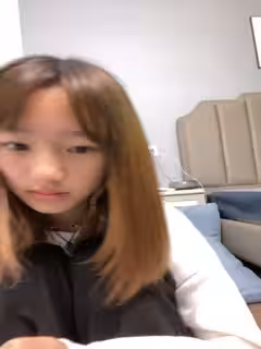 假期快樂露臉學妹穿上絲襪讓小哥在逼的位置剪個洞洞調教，玩弄炮擊抽插騷穴，享受高速帶來的快感表情好騷第02集