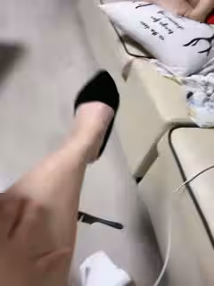 極品巨乳-剛生完娃兒的寶媽：奶水充足，下面也饑渴如洪水，濕潤一塌糊塗，好久沒操操了，一摸久濕！(3)第01集
