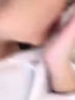 害羞的小虎牙女友可愛至極顧不上脫衣服先來一發