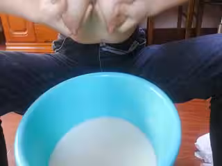 好多奶水想吃嗎