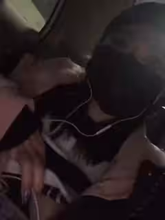 拼車在車上露出奶子
