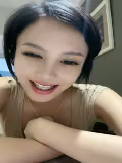 大眼女神住酒店露臉全裸自慰，豐滿大奶抖呀抖，很性感第03集