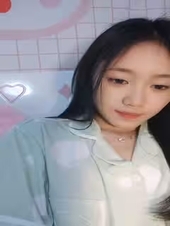 頂點--清純校園女神，家中下海❤️，晚自習回來悄悄直播賺生活費，吃著零食和哥哥們賣萌，脫褲子揉逼逼發騷！第03集