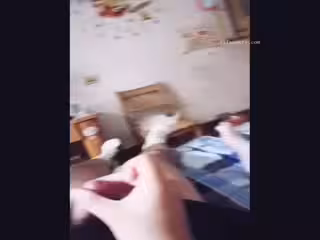 小伙迷翻漂亮的JK裙美女換上情趣絲襪各種姿勢玩第01集
